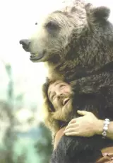 Человек, который живет с медведями